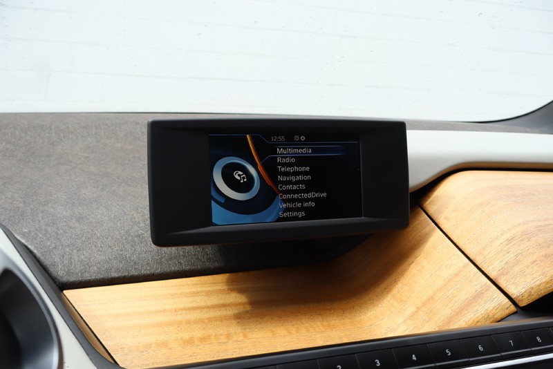 BMW i3 Vehicle Full-screen Gallery Image 23