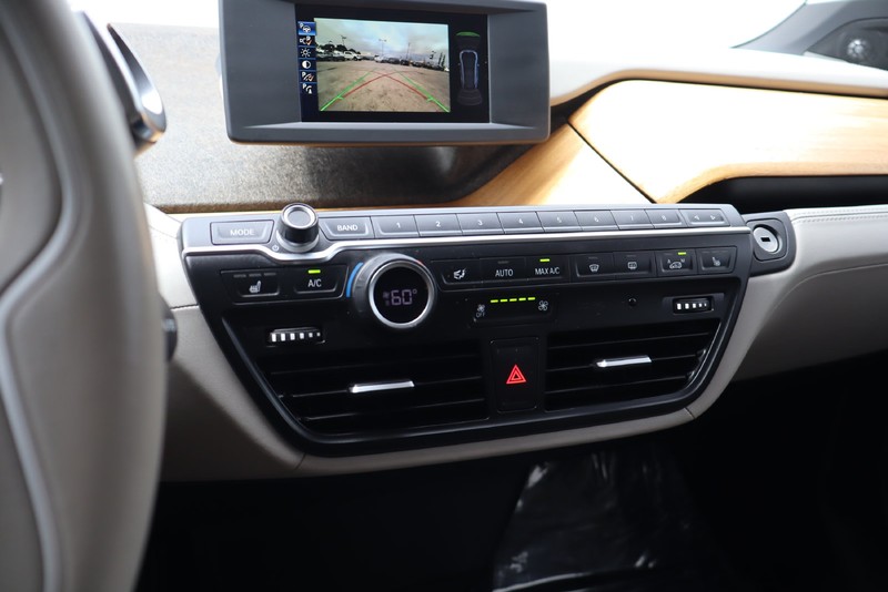 BMW i3 Vehicle Full-screen Gallery Image 25