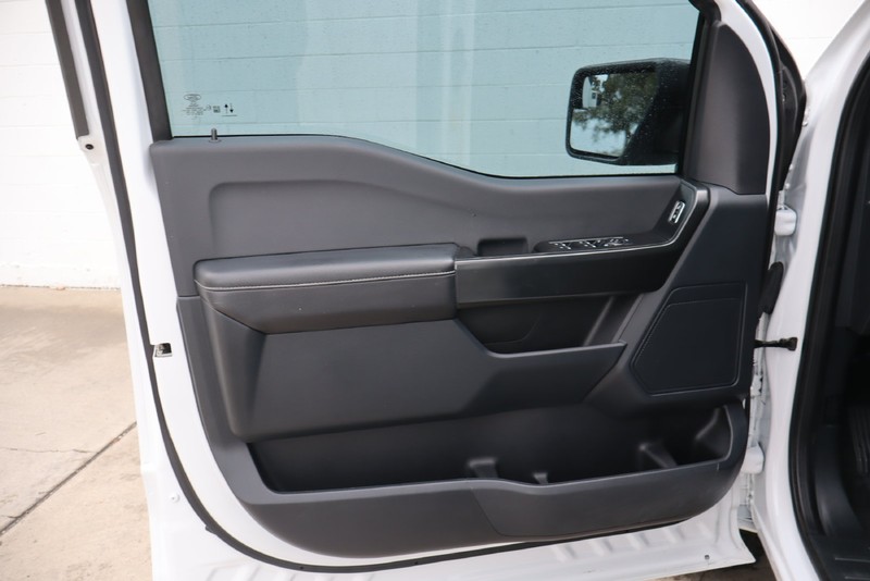 Ford F-150 Vehicle Full-screen Gallery Image 14