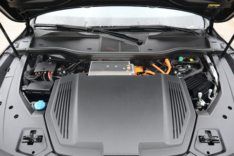 Audi e-tron Vehicle Full-screen Gallery Image 13