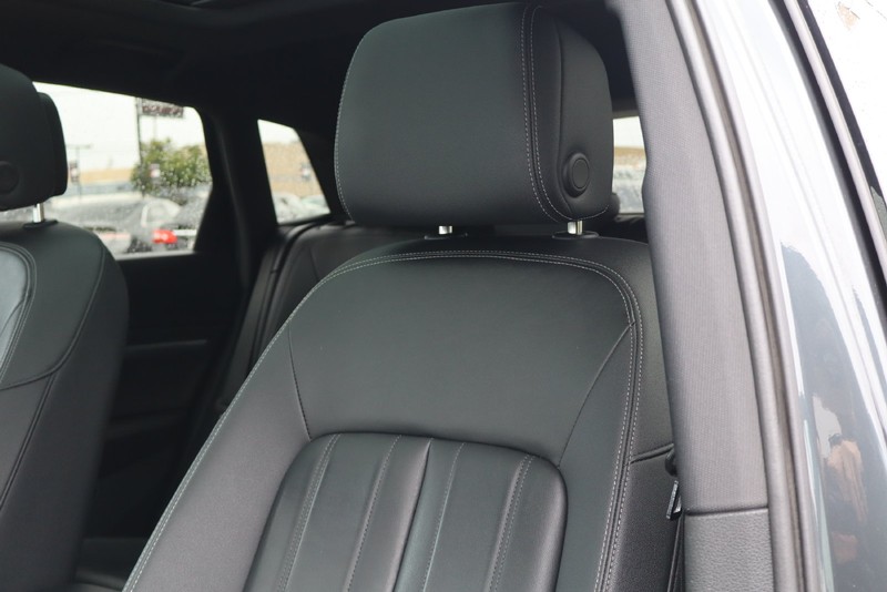 Audi e-tron Vehicle Full-screen Gallery Image 18