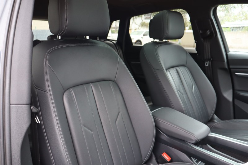 Audi e-tron Vehicle Full-screen Gallery Image 20