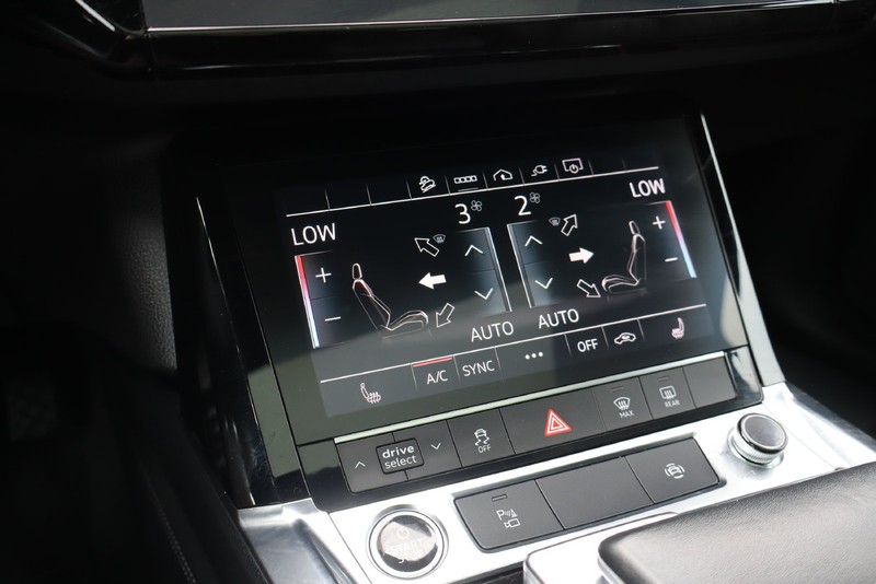 Audi e-tron Vehicle Full-screen Gallery Image 28