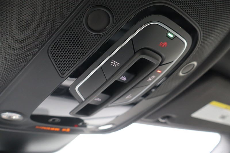 Audi e-tron Vehicle Full-screen Gallery Image 29