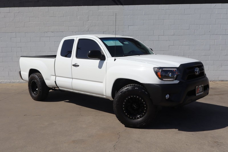 Toyota Tacoma Vehicle Full-screen Gallery Image 02