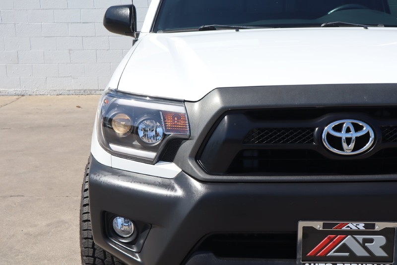 Toyota Tacoma Vehicle Full-screen Gallery Image 04
