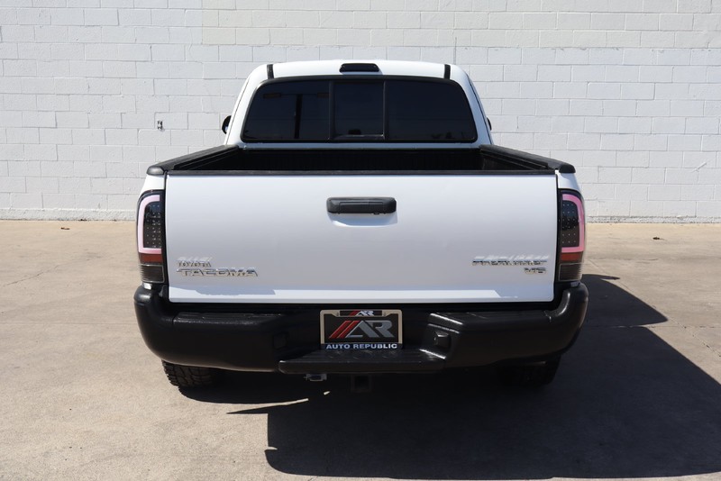 Toyota Tacoma Vehicle Full-screen Gallery Image 06