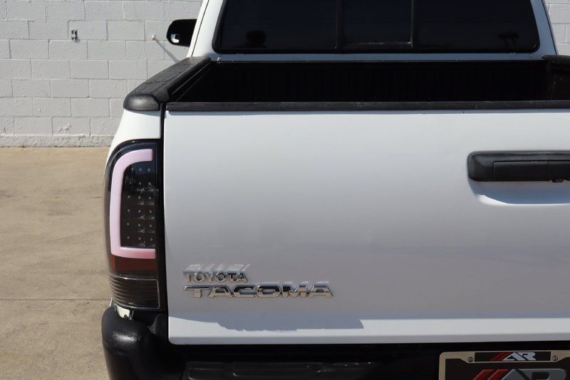 Toyota Tacoma Vehicle Full-screen Gallery Image 07