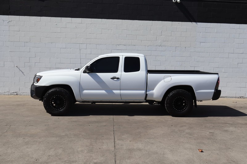 Toyota Tacoma Vehicle Full-screen Gallery Image 10