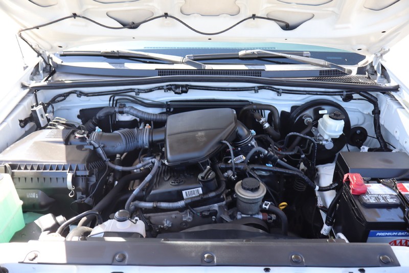 Toyota Tacoma Vehicle Full-screen Gallery Image 12