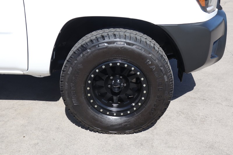 Toyota Tacoma Vehicle Full-screen Gallery Image 13