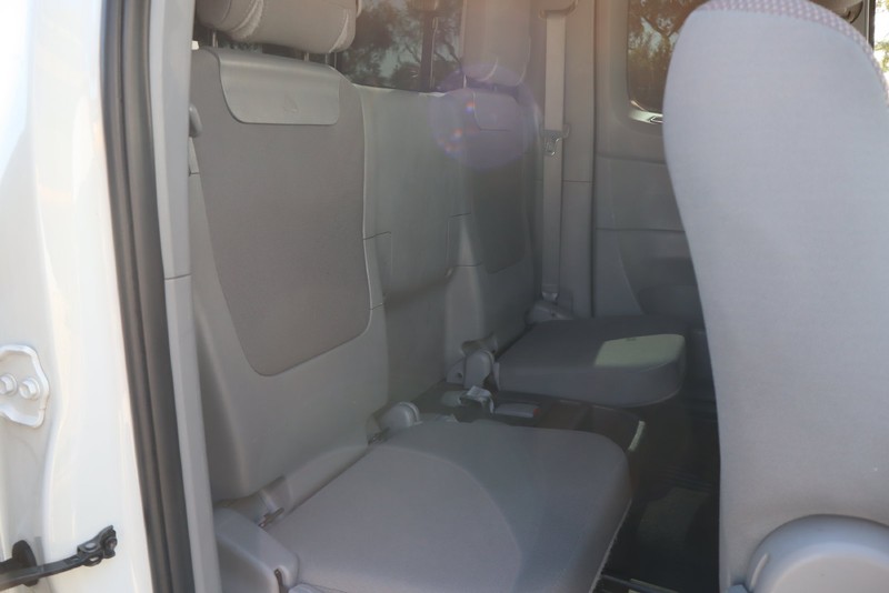 Toyota Tacoma Vehicle Full-screen Gallery Image 19