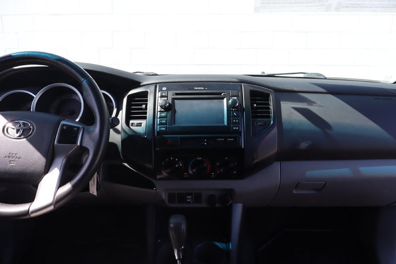 Toyota Tacoma Vehicle Full-screen Gallery Image 20