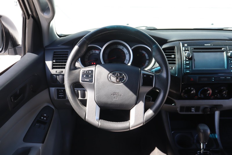Toyota Tacoma Vehicle Full-screen Gallery Image 22