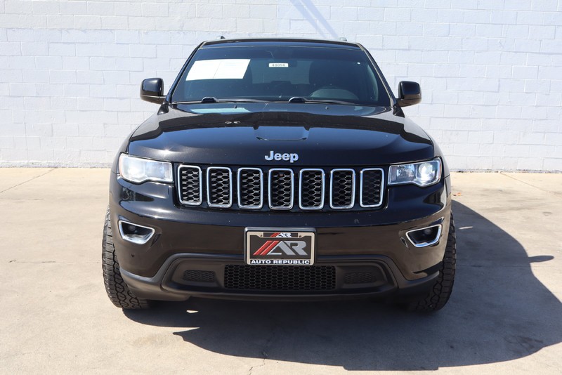 Jeep Grand Cherokee Vehicle Full-screen Gallery Image 02