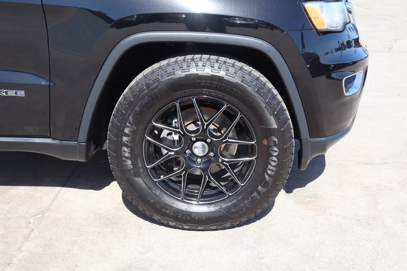 Jeep Grand Cherokee Vehicle Full-screen Gallery Image 13
