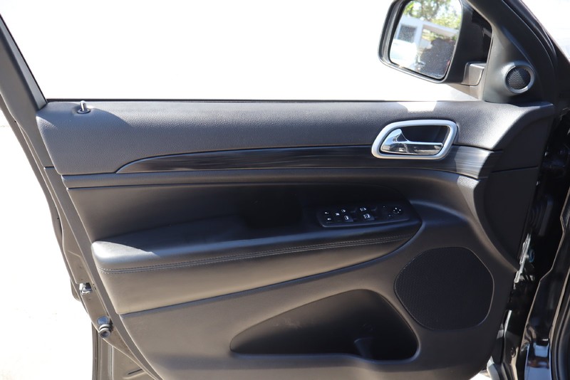Jeep Grand Cherokee Vehicle Full-screen Gallery Image 14
