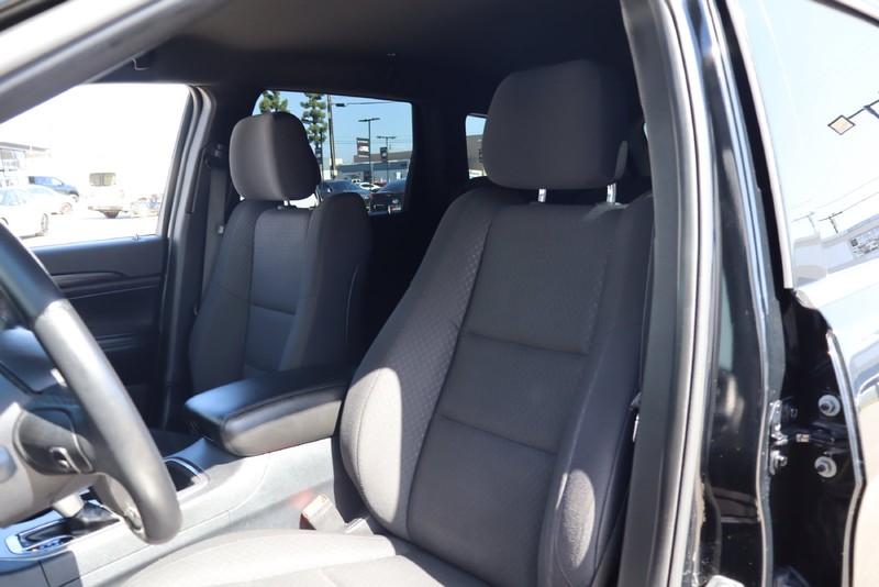 Jeep Grand Cherokee Vehicle Full-screen Gallery Image 16