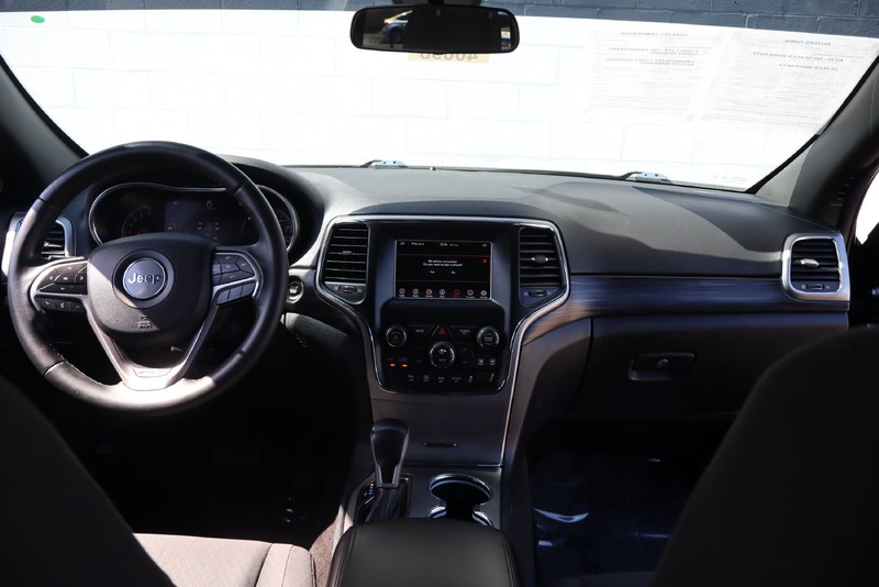 Jeep Grand Cherokee Vehicle Full-screen Gallery Image 21