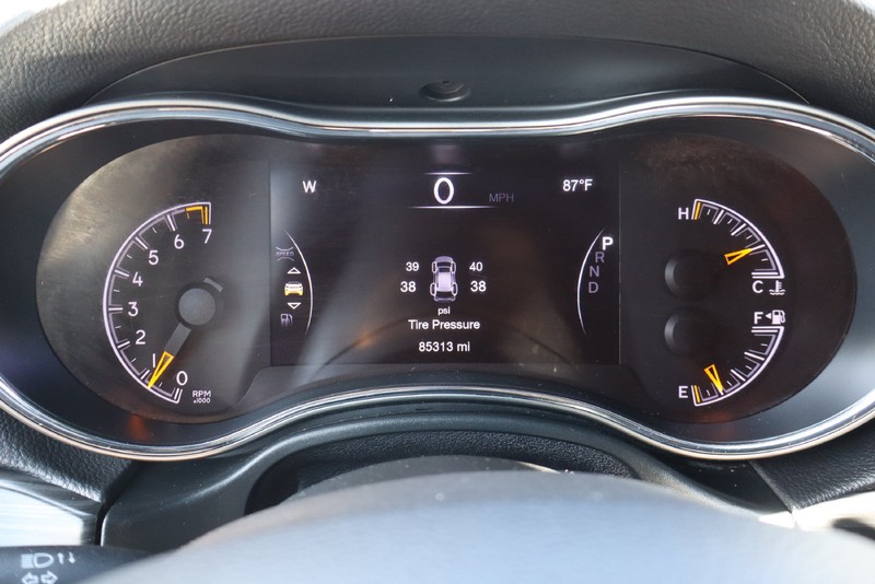 Jeep Grand Cherokee Vehicle Full-screen Gallery Image 22