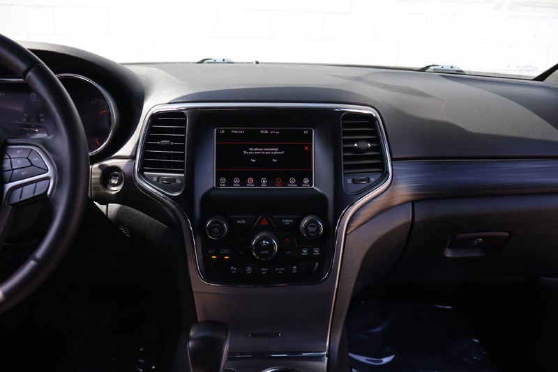 Jeep Grand Cherokee Vehicle Full-screen Gallery Image 24