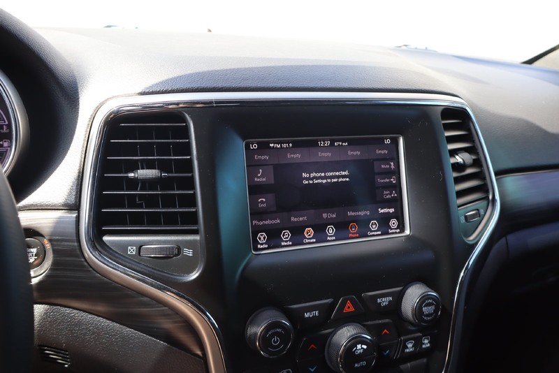 Jeep Grand Cherokee Vehicle Full-screen Gallery Image 25