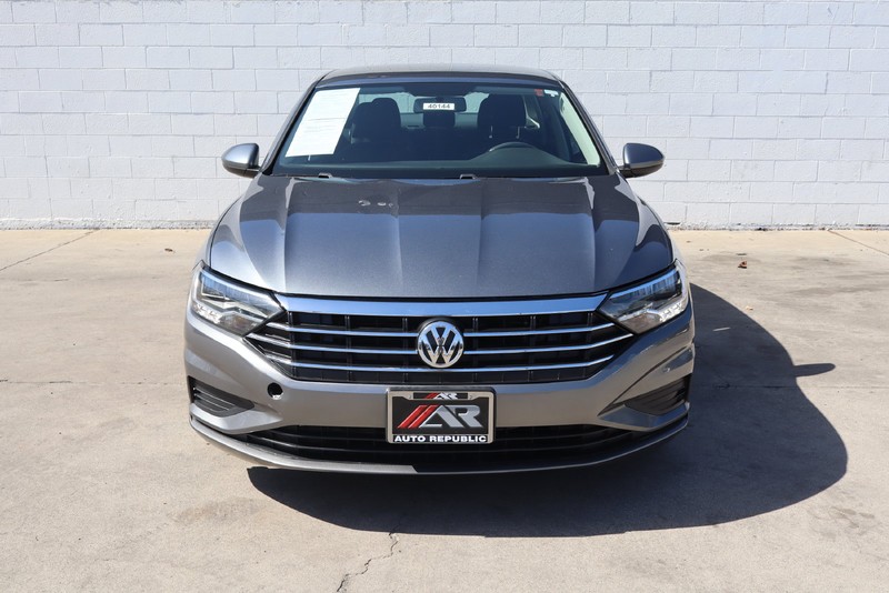 Volkswagen Jetta Vehicle Full-screen Gallery Image 02