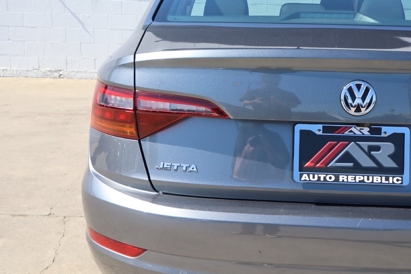 Volkswagen Jetta Vehicle Full-screen Gallery Image 07