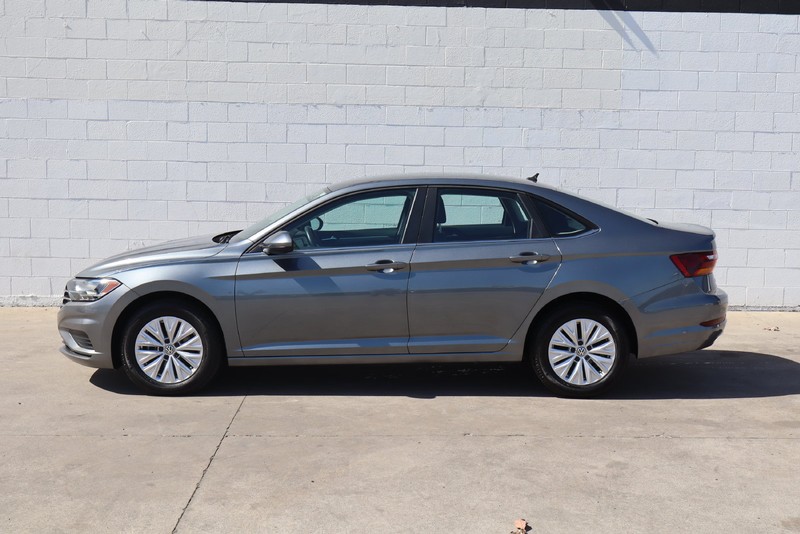 Volkswagen Jetta Vehicle Full-screen Gallery Image 10