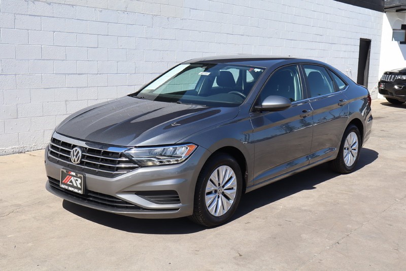 Volkswagen Jetta Vehicle Full-screen Gallery Image 11