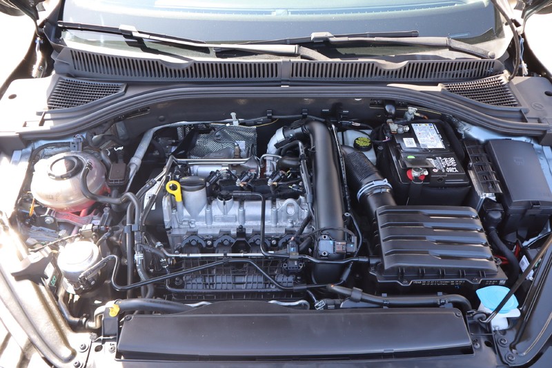 Volkswagen Jetta Vehicle Full-screen Gallery Image 12