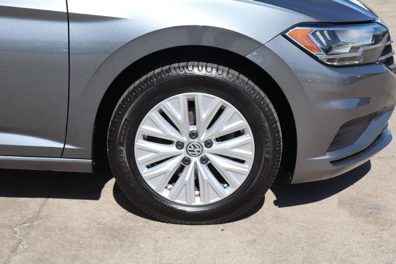 Volkswagen Jetta Vehicle Full-screen Gallery Image 13