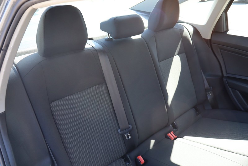 Volkswagen Jetta Vehicle Full-screen Gallery Image 20