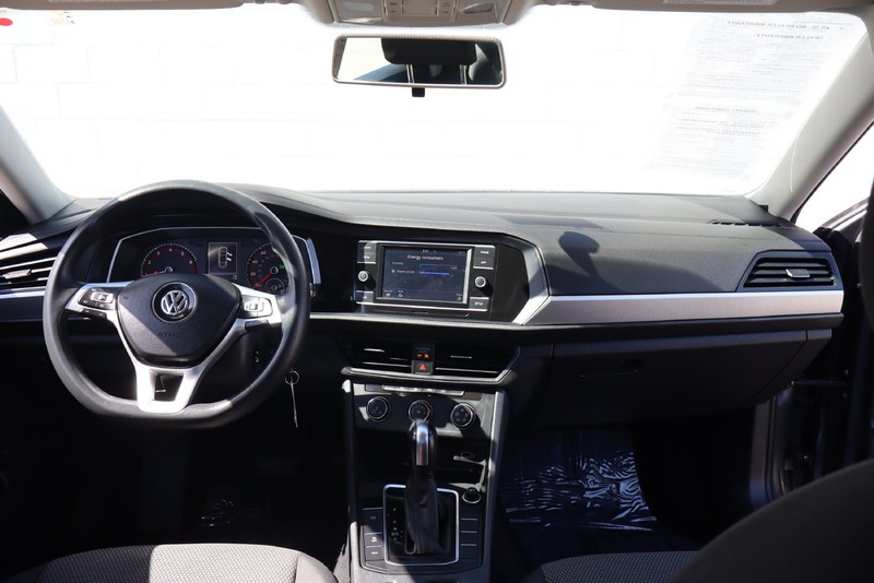 Volkswagen Jetta Vehicle Full-screen Gallery Image 21