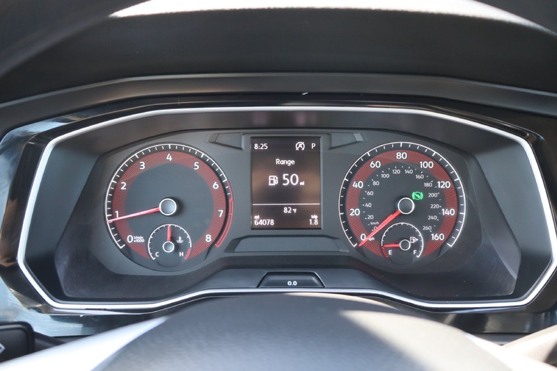 Volkswagen Jetta Vehicle Full-screen Gallery Image 22