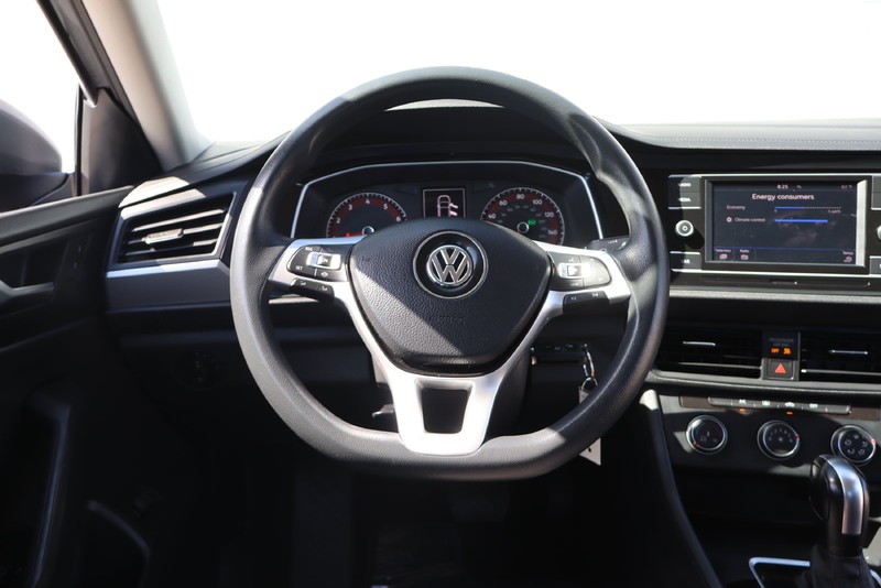Volkswagen Jetta Vehicle Full-screen Gallery Image 23