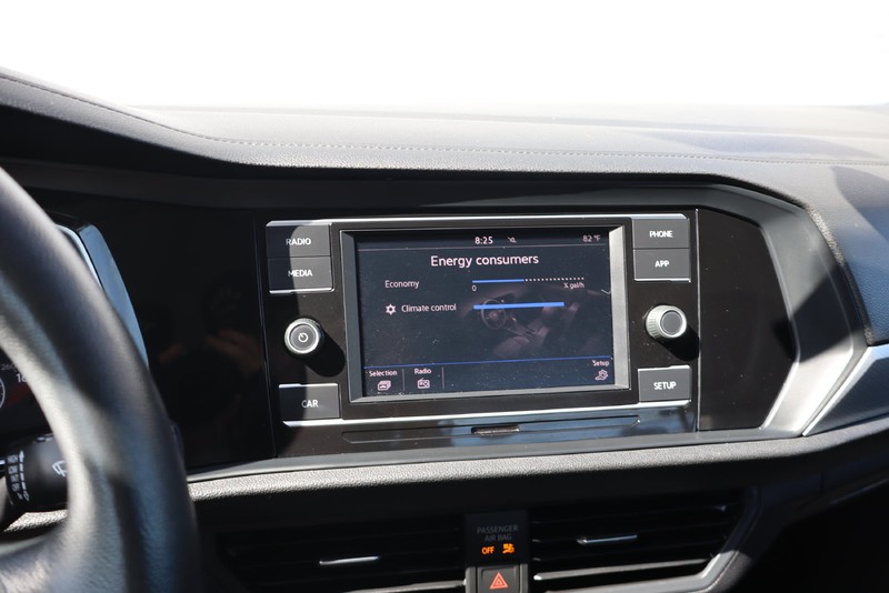 Volkswagen Jetta Vehicle Full-screen Gallery Image 25