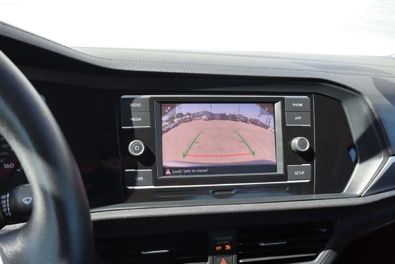 Volkswagen Jetta Vehicle Full-screen Gallery Image 26