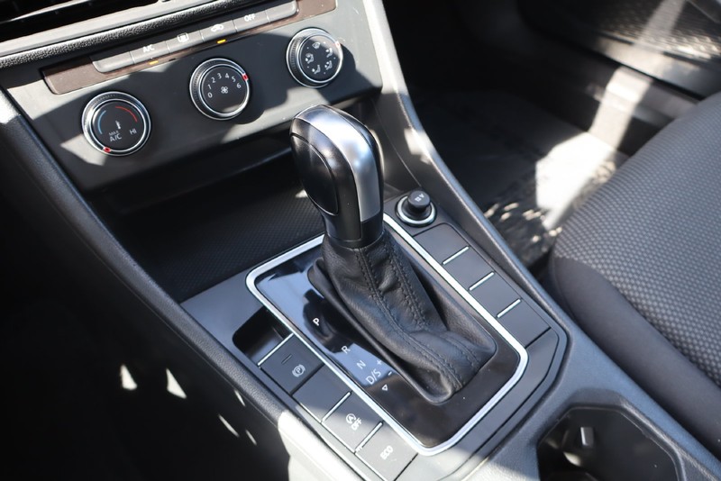Volkswagen Jetta Vehicle Full-screen Gallery Image 27
