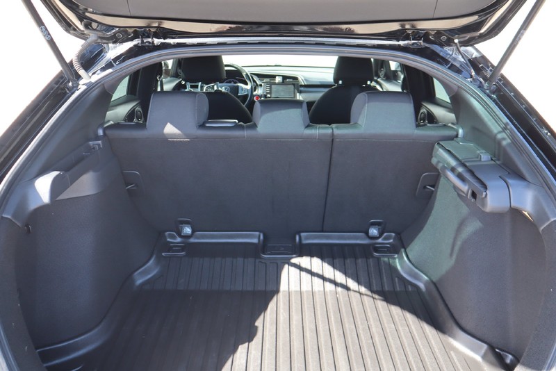 Honda Civic Hatchback Vehicle Full-screen Gallery Image 08
