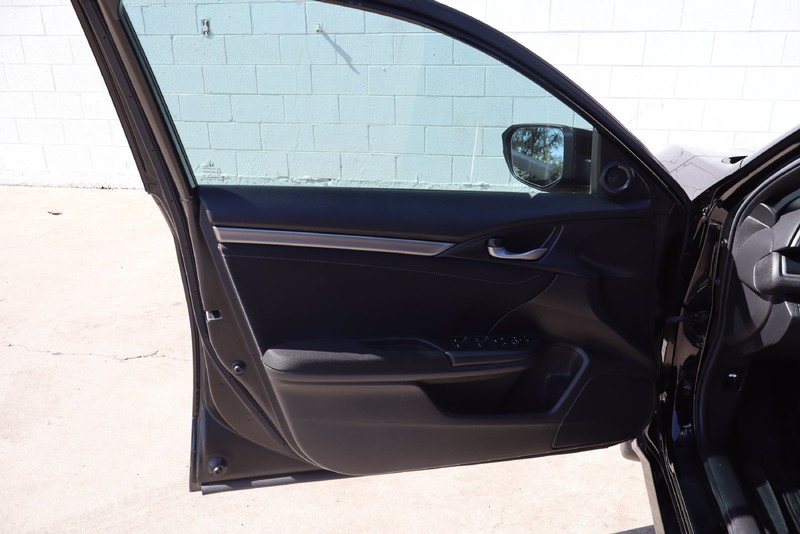 Honda Civic Hatchback Vehicle Full-screen Gallery Image 14