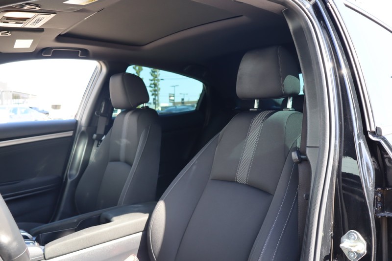 Honda Civic Hatchback Vehicle Full-screen Gallery Image 16