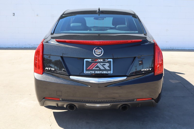 Cadillac ATS Vehicle Full-screen Gallery Image 06