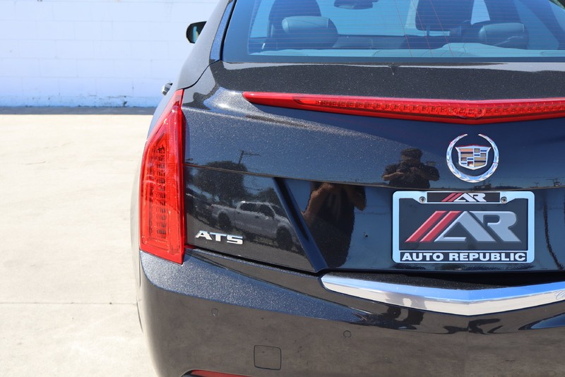 Cadillac ATS Vehicle Full-screen Gallery Image 07