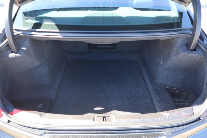 Cadillac ATS Vehicle Full-screen Gallery Image 09