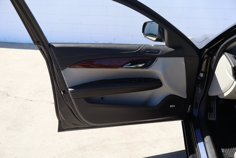 Cadillac ATS Vehicle Full-screen Gallery Image 15
