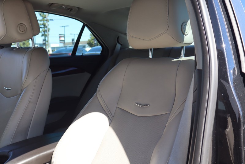 Cadillac ATS Vehicle Full-screen Gallery Image 18