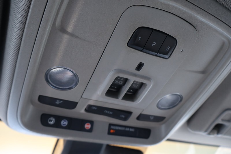 Cadillac ATS Vehicle Full-screen Gallery Image 30