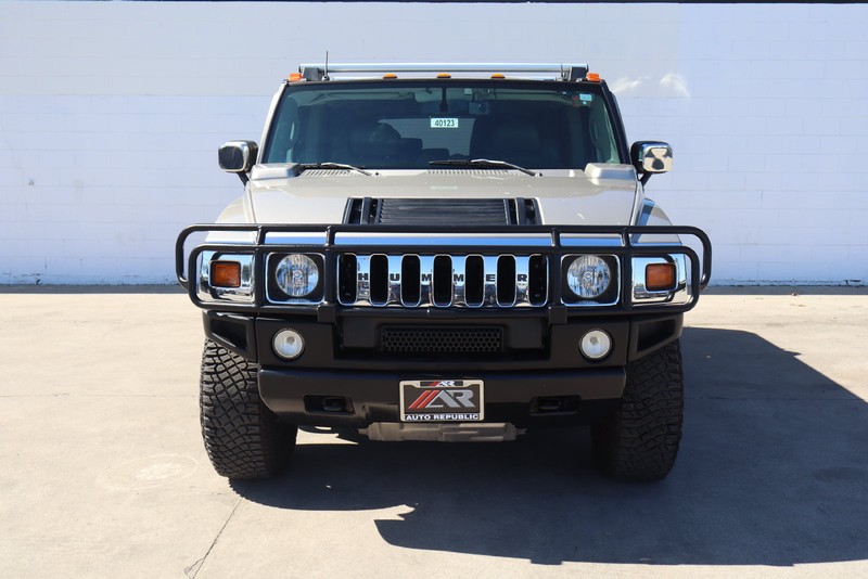 HUMMER H2 Vehicle Full-screen Gallery Image 02