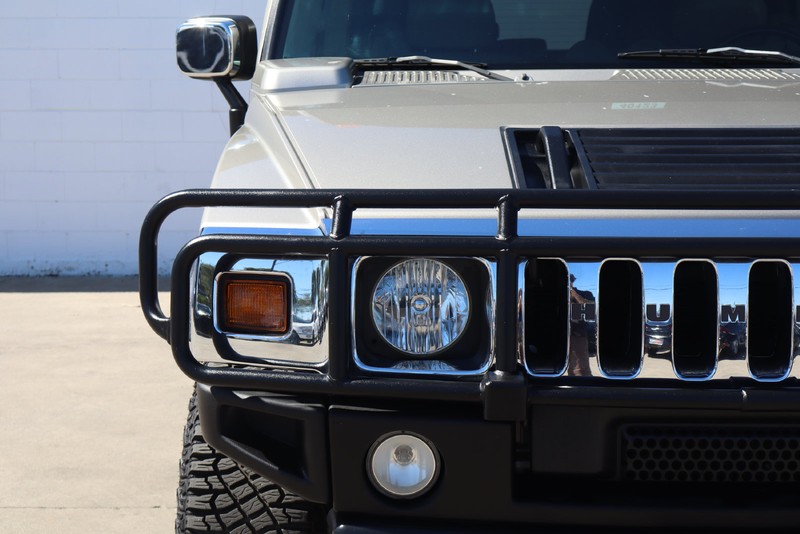 HUMMER H2 Vehicle Full-screen Gallery Image 03